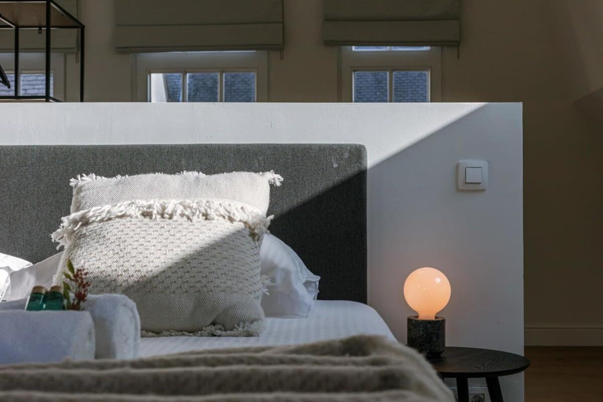 Huswell - Modern On Location In *