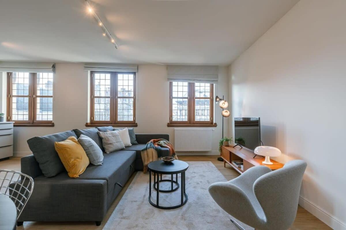 Huswell - Modern On Location In Apartment *