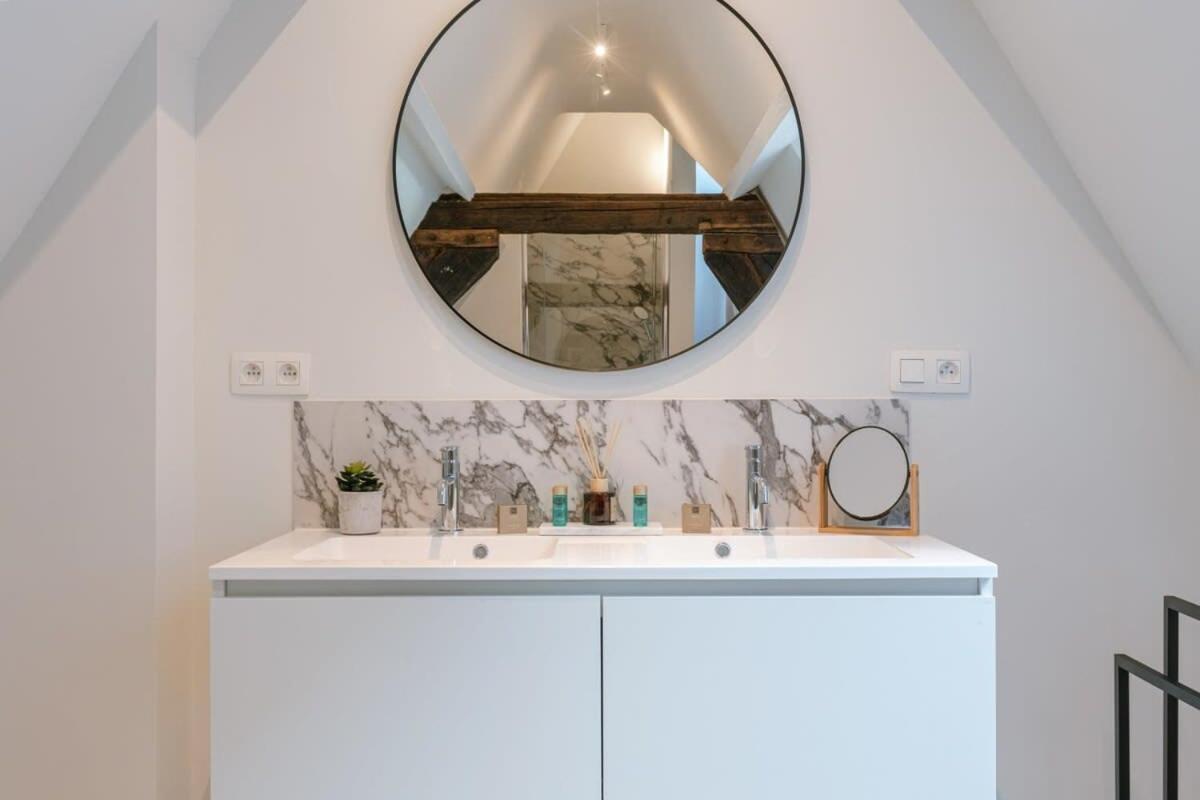 Huswell - Modern On Location In Apartment *