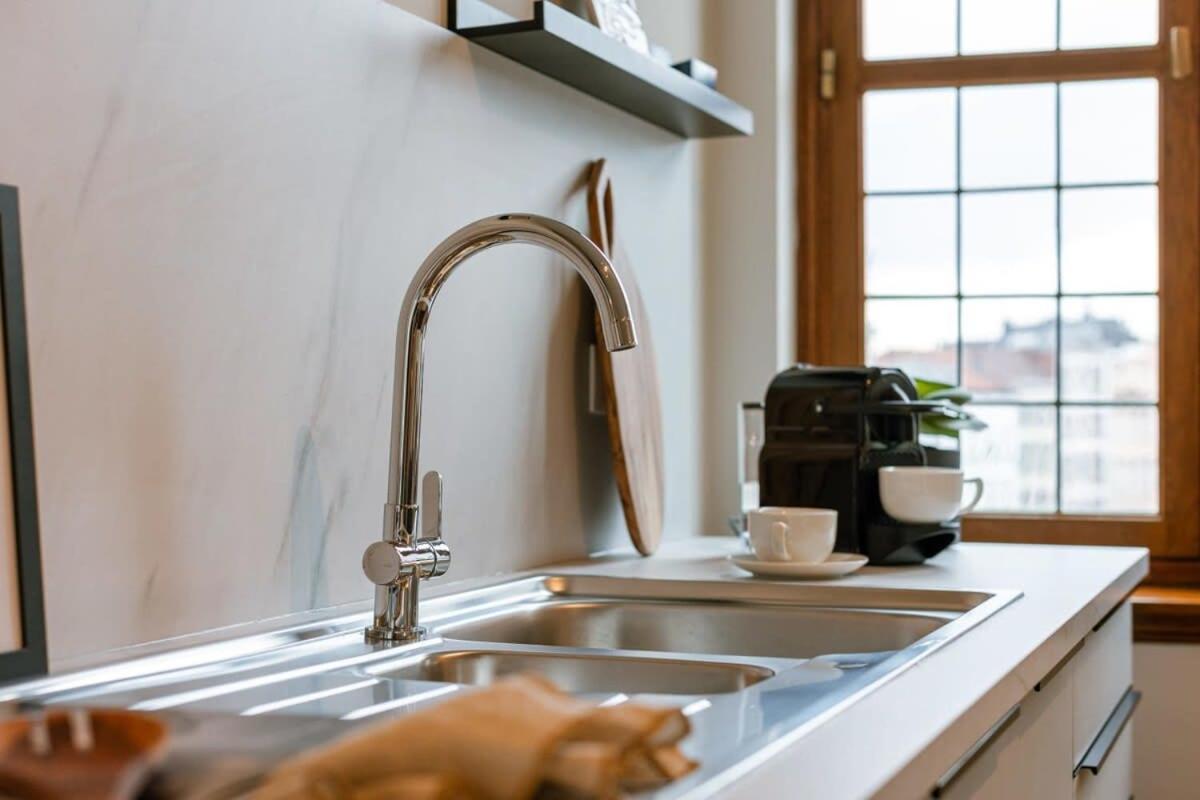 Huswell - Modern On Location In Apartment *