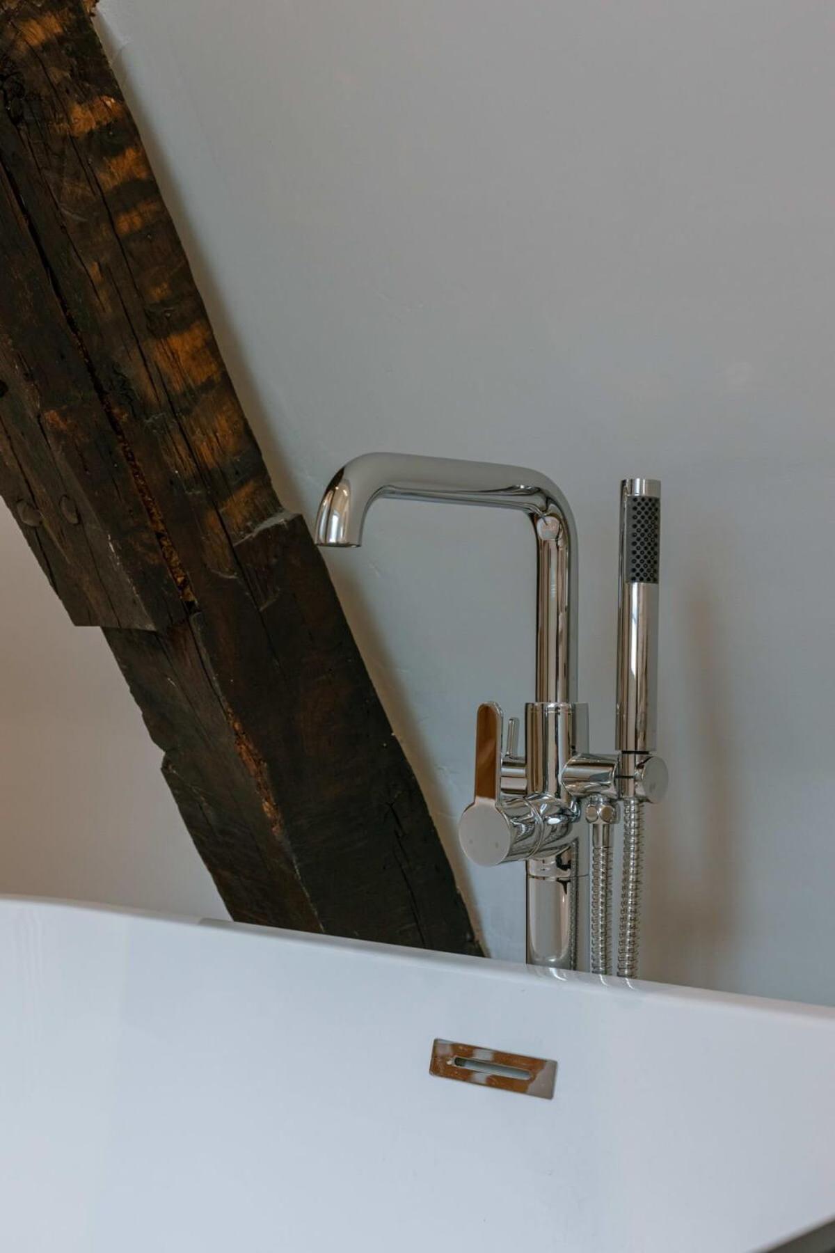 Huswell - Modern On Location In Apartment *