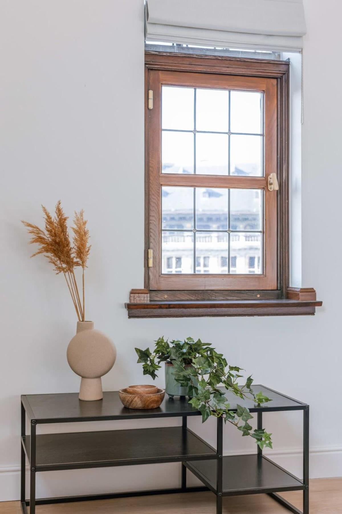 Huswell - Modern On Location In Apartment *
